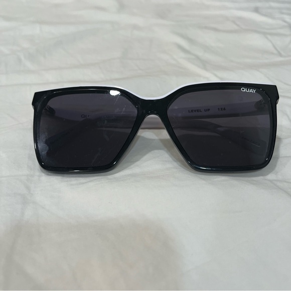 Quay Level Up Sunglasses - Picture 4 of 7